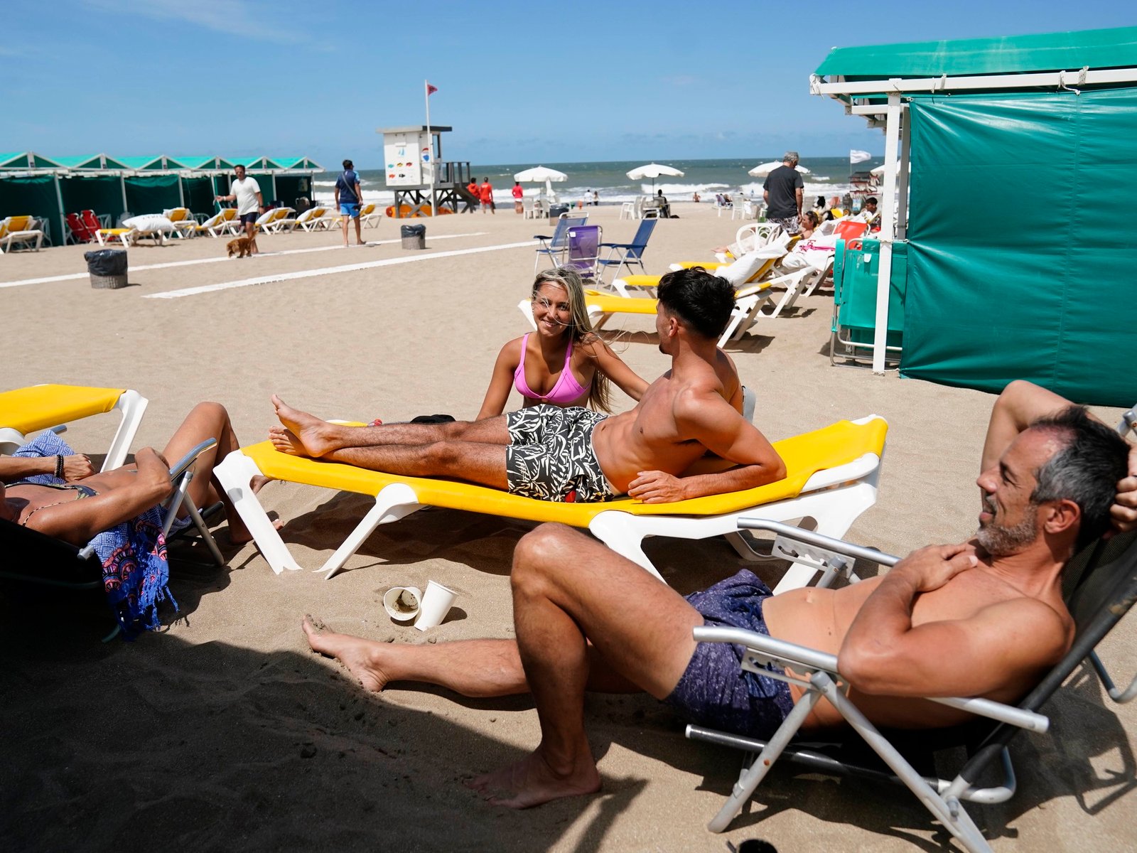 El as en la manga de los balnearios de Pinamar para atraer turistas y competir con el éxodo argentino a Brasil