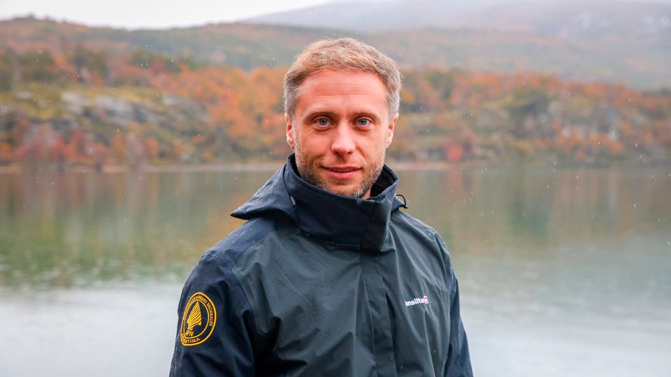 El director de Parques Nacionales viajó a ver los incendios en el Nahuel Huapi pero se distrajo con almuerzos de 400 mil pesos | Para Cristian Larsen el fuego puede esperar, las comidas en hoteles de lujo no