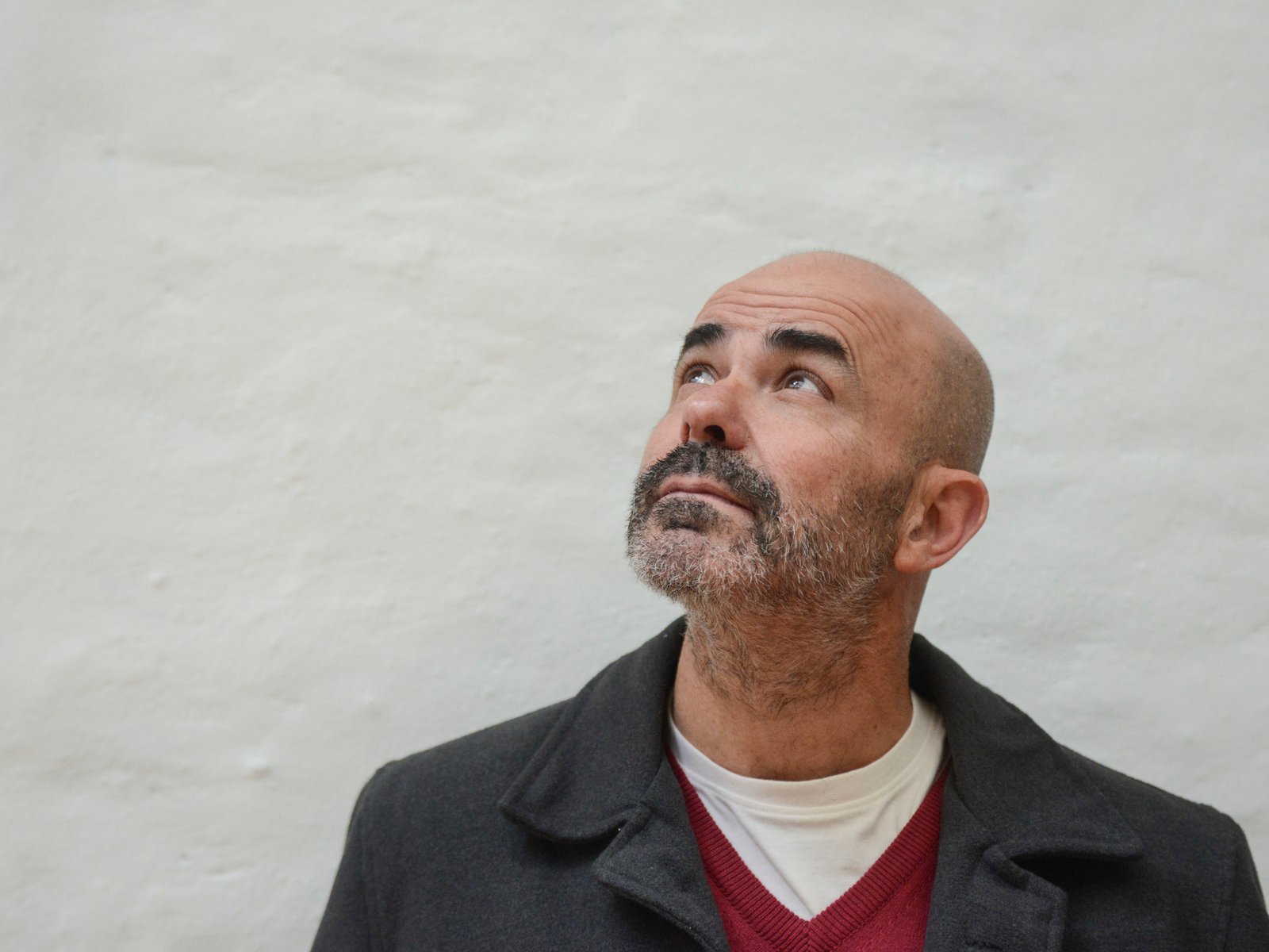 El escritor Eduardo Sacheri salió a desmentir su propia muerte tras una fake news en redes sociales: “Sigo vivo”