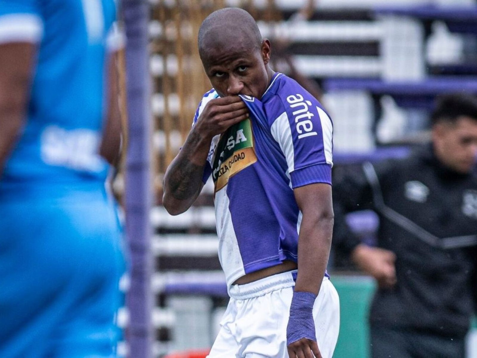 Encontraron sin vida al futbolista uruguayo Mathías Acuña, quien había sido denunciado por violencia de género