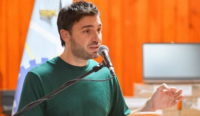 Esquel: El gobernador Torres informó que se detuvo a un empleado municipal por ser el presunto autor de los incendios intencionales