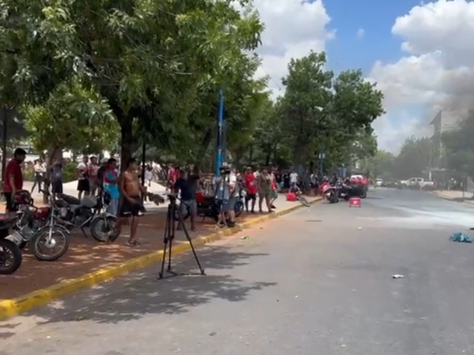 Incidentes frente a la Municipalidad de Moreno durante la protesta por el asesinato de un delivery