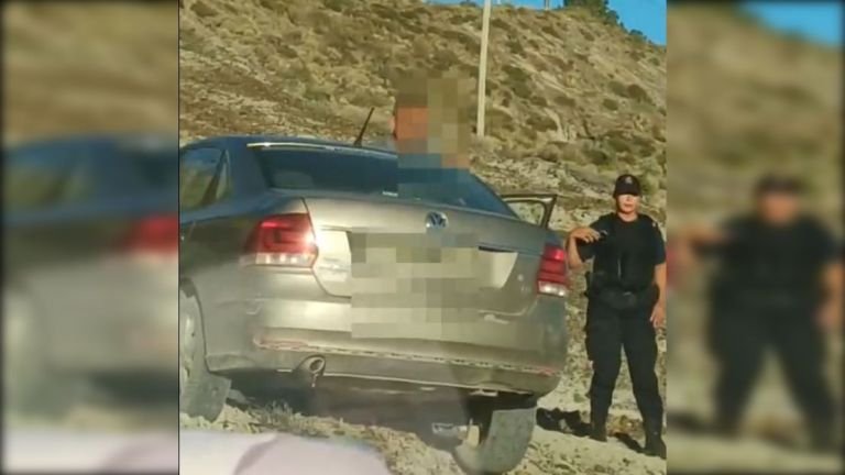 Increíble: Un hombre se amotinó en su auto tras dar 3,33 de alcoholemia