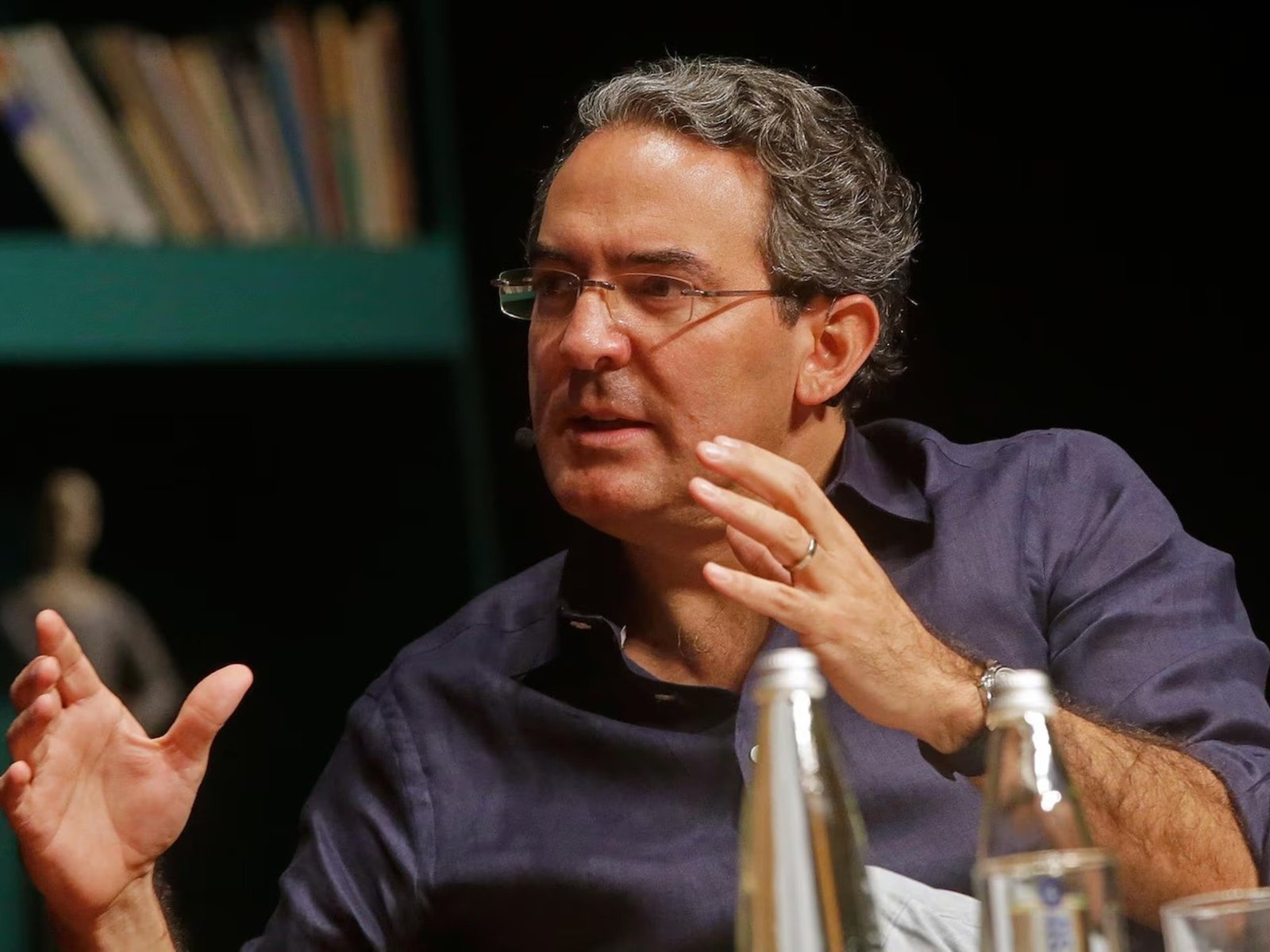 Juan Gabriel Vásquez y la fascinante biografía novelada de Feliza Bursztyn