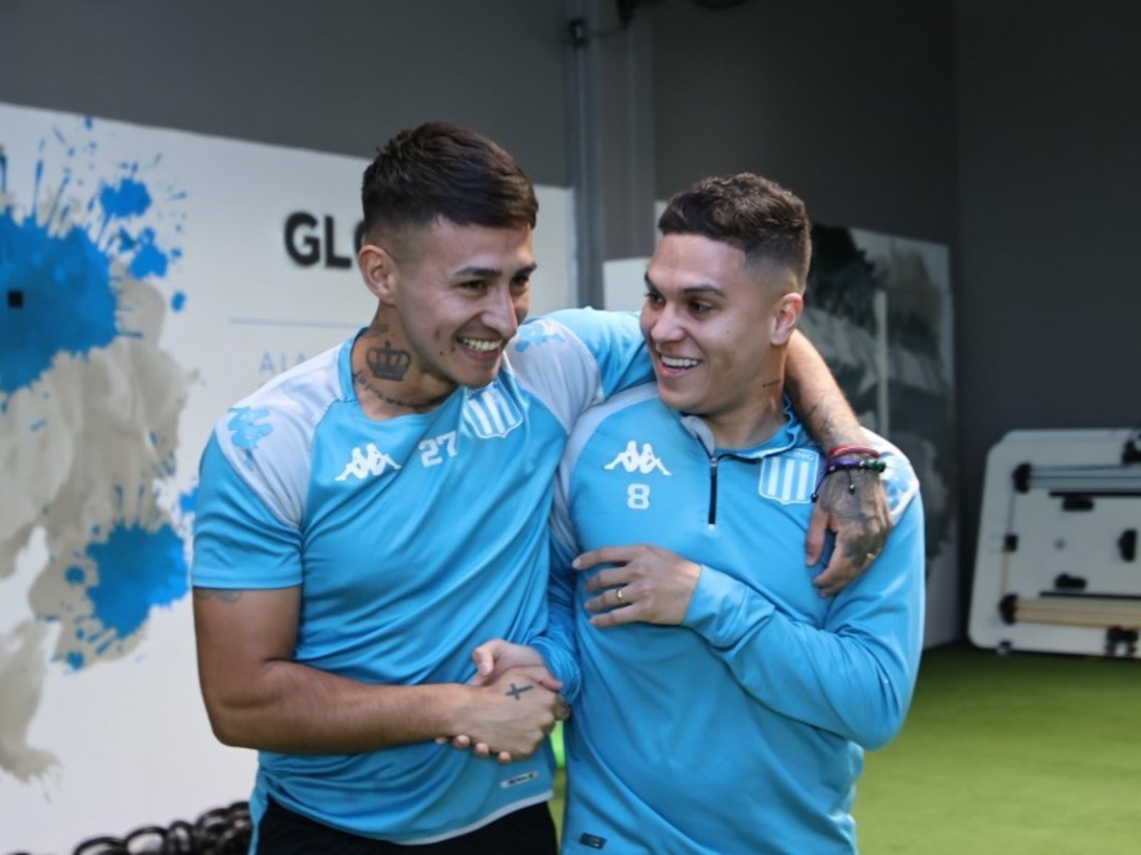 Juanfer Quintero dijo presente en el entrenamiento de Racing mientras resuelve su regreso al fútbol de Colombia