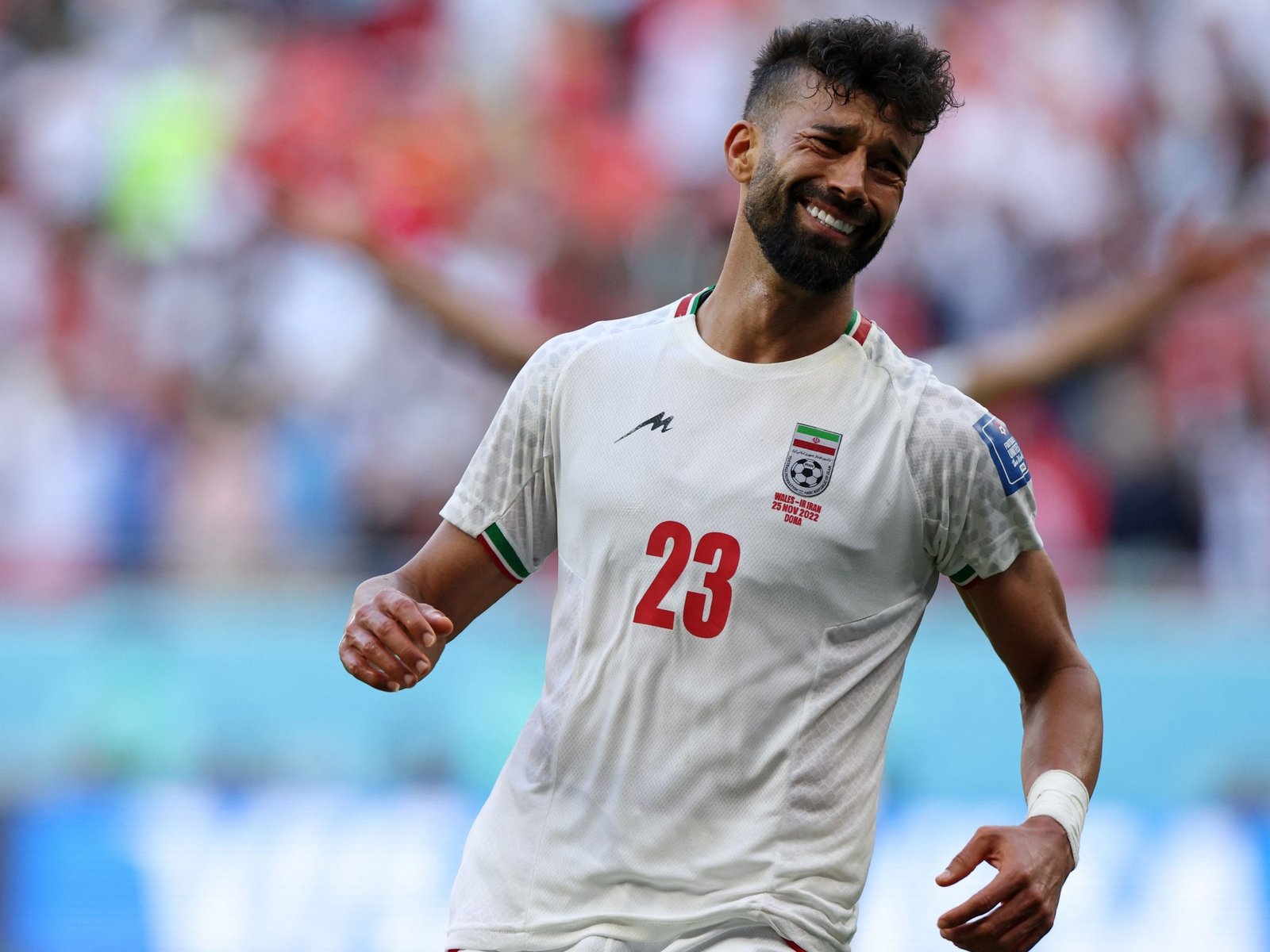 Jugó en Qatar 2022 con la Selección de Irán y fue multado porque abrazó a una mujer antes de un partido: “Conducta antideportiva”