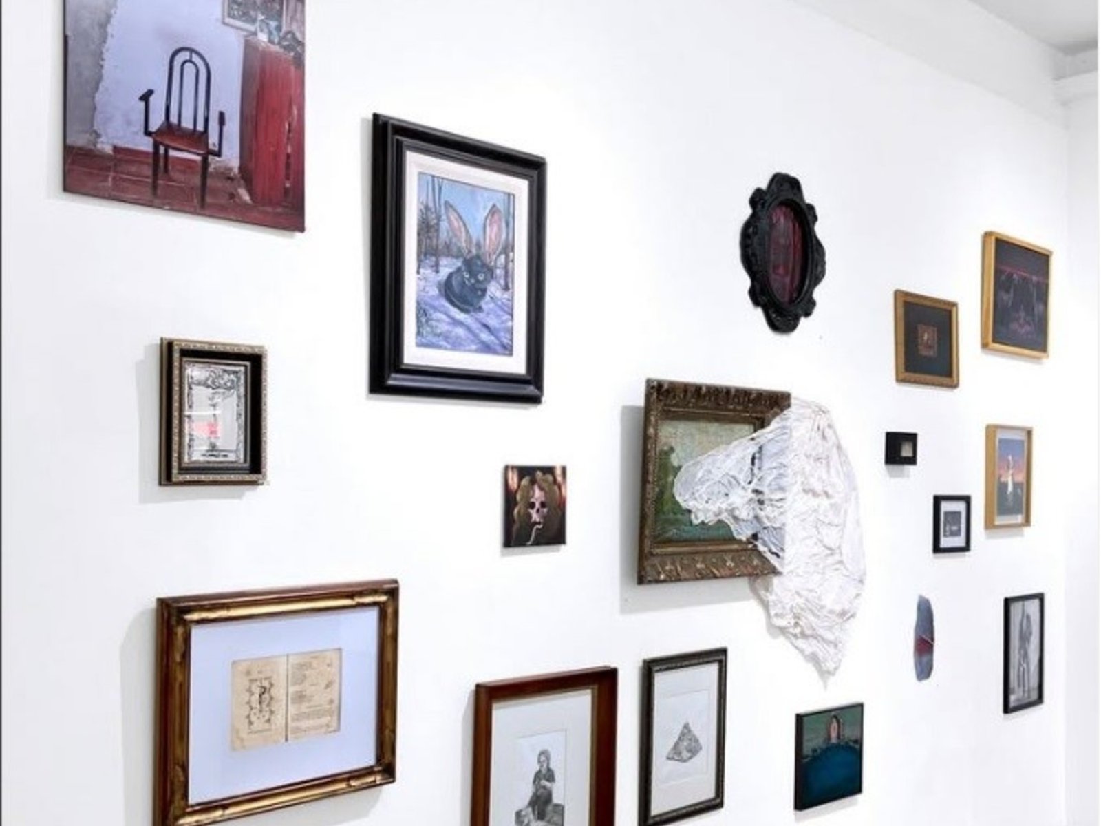 La literatura de Mariana Enriquez inspira a artistas de todas las disciplinas en una exposición única