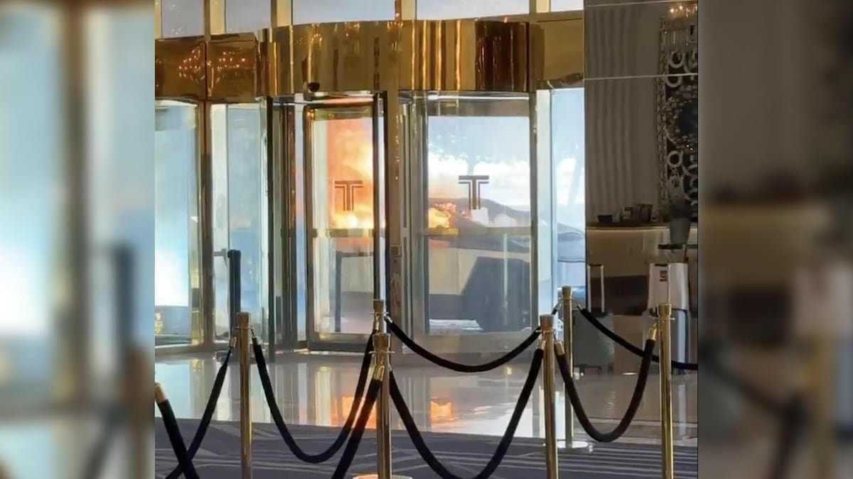 La policía de Las Vegas investiga la explosión de una Tesla Cybertruck a las puertas del hotel Trump International