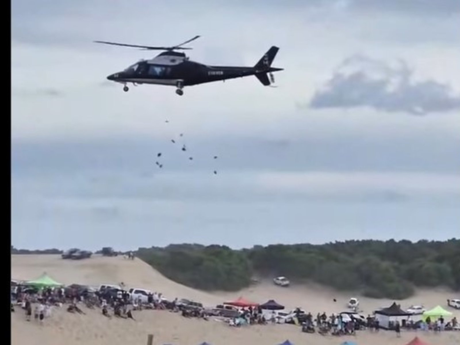 Le retiraron la licencia al piloto que aterrizó un helicóptero en una playa llena de gente en Pinamar