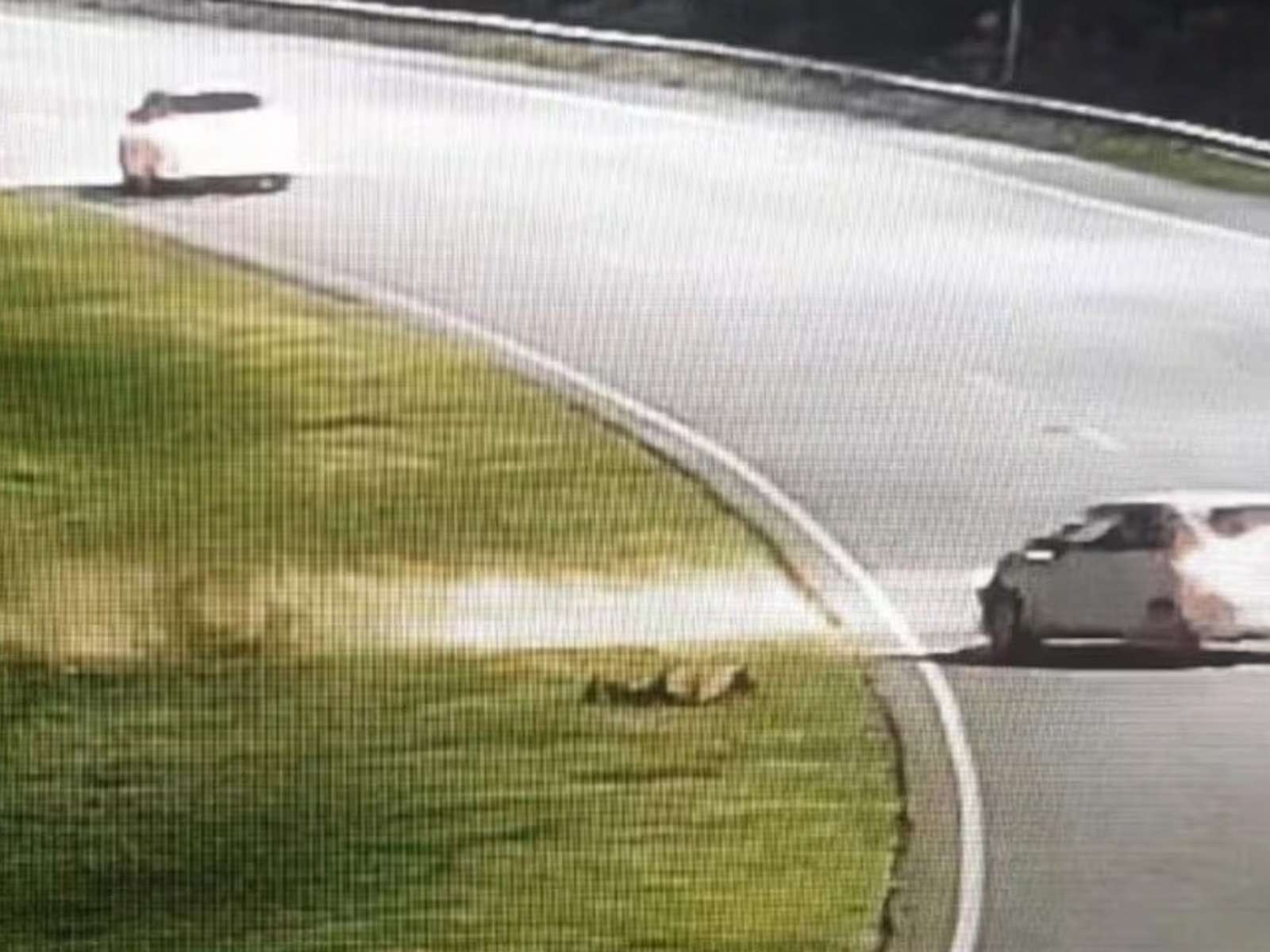 Llevaban droga en un auto, los pararon en un control policial y terminaron arrastrando a un agente durante 6 kilómetros