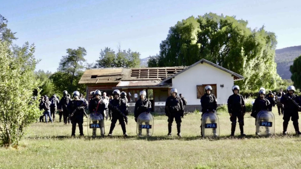 Lof Paillako: Fracasó el desalojo de la comunidad mapuche en Los Alerces porque sus integrantes ya se habían ido | Tras un enorme operativo, las autoridades destacaron que fue recuperada la seccional El Maitenal, en Chubut