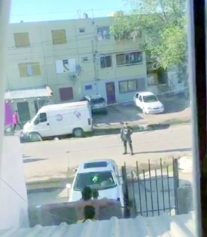 Marginales corren a cascotazos a la policía tras feroz refriega entre ellos