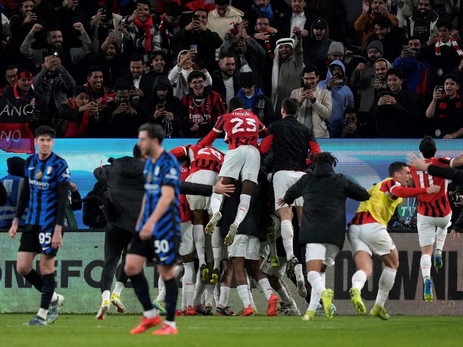 Milan logró una remontada histórica para ganarle la final en Arabia al Inter de Lautaro
