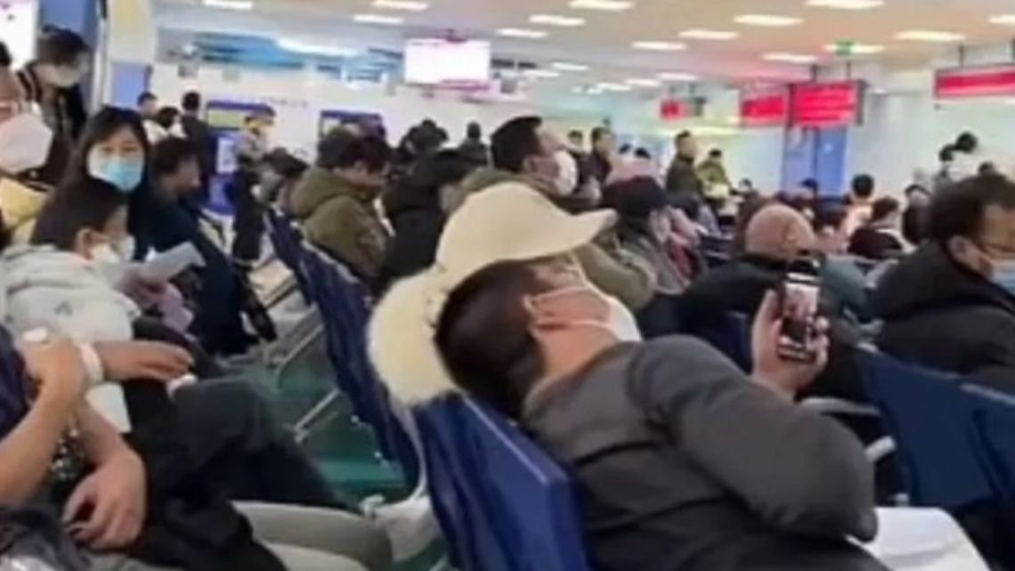 Misterioso virus desborda hospitales en China, pero el régimen dice que es solo una gripe