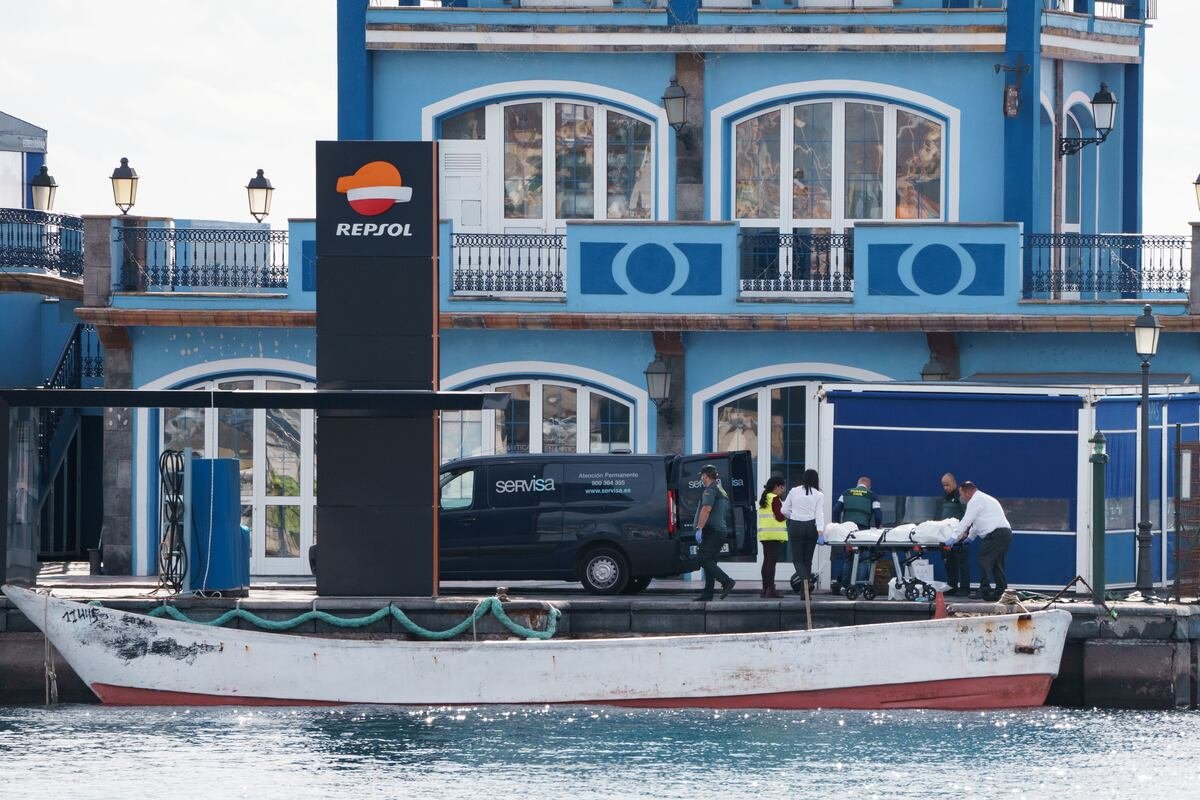 Mueren dos personas a bordo del primer cayuco llegado a Canarias en 2025 | España