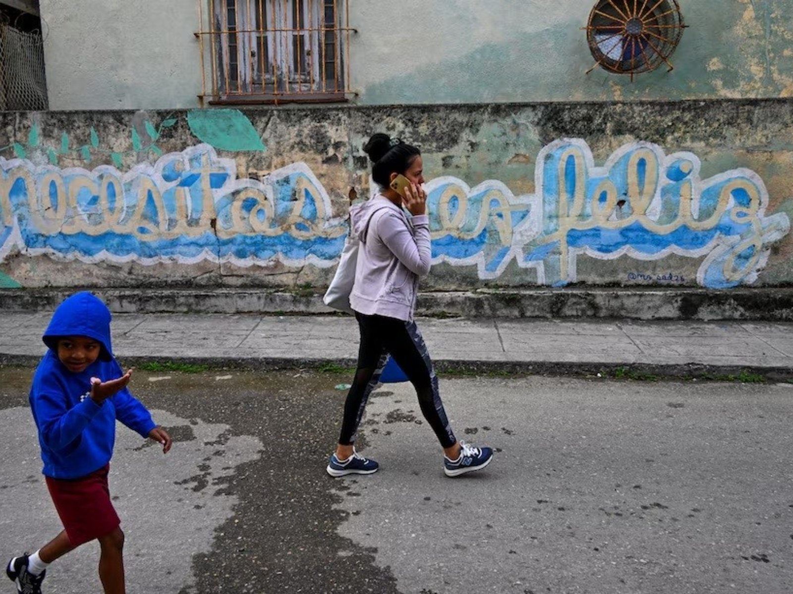 “Necesitas ser feliz”, un grafiti que resuena en las calles de La Habana