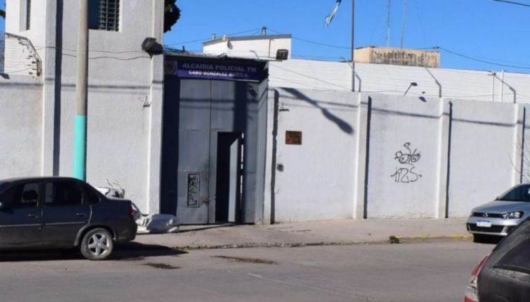 Presos se enojaron porque les sacaron un celular y una bolsa para practicar boxeo y quemaron basura en la Alcaidía de Trelew