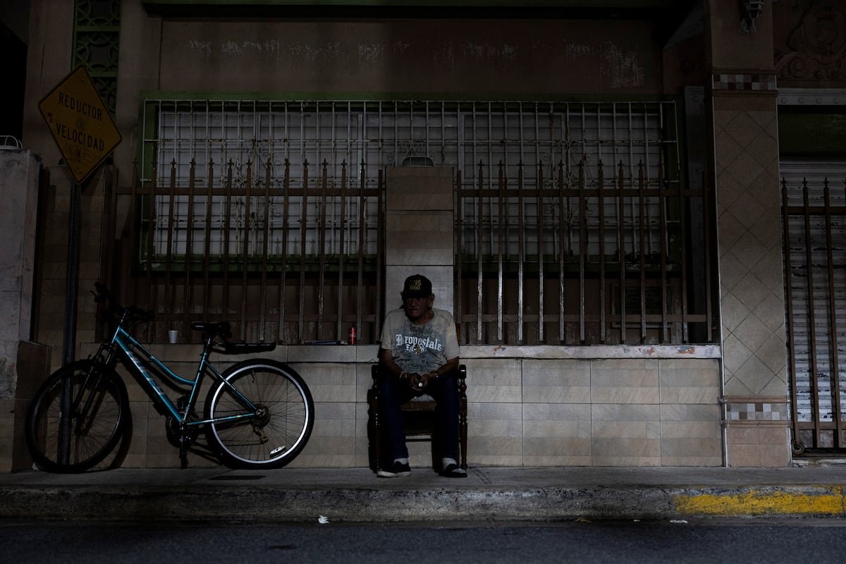 Puerto Rico atraviesa un apagón masivo en Año Nuevo