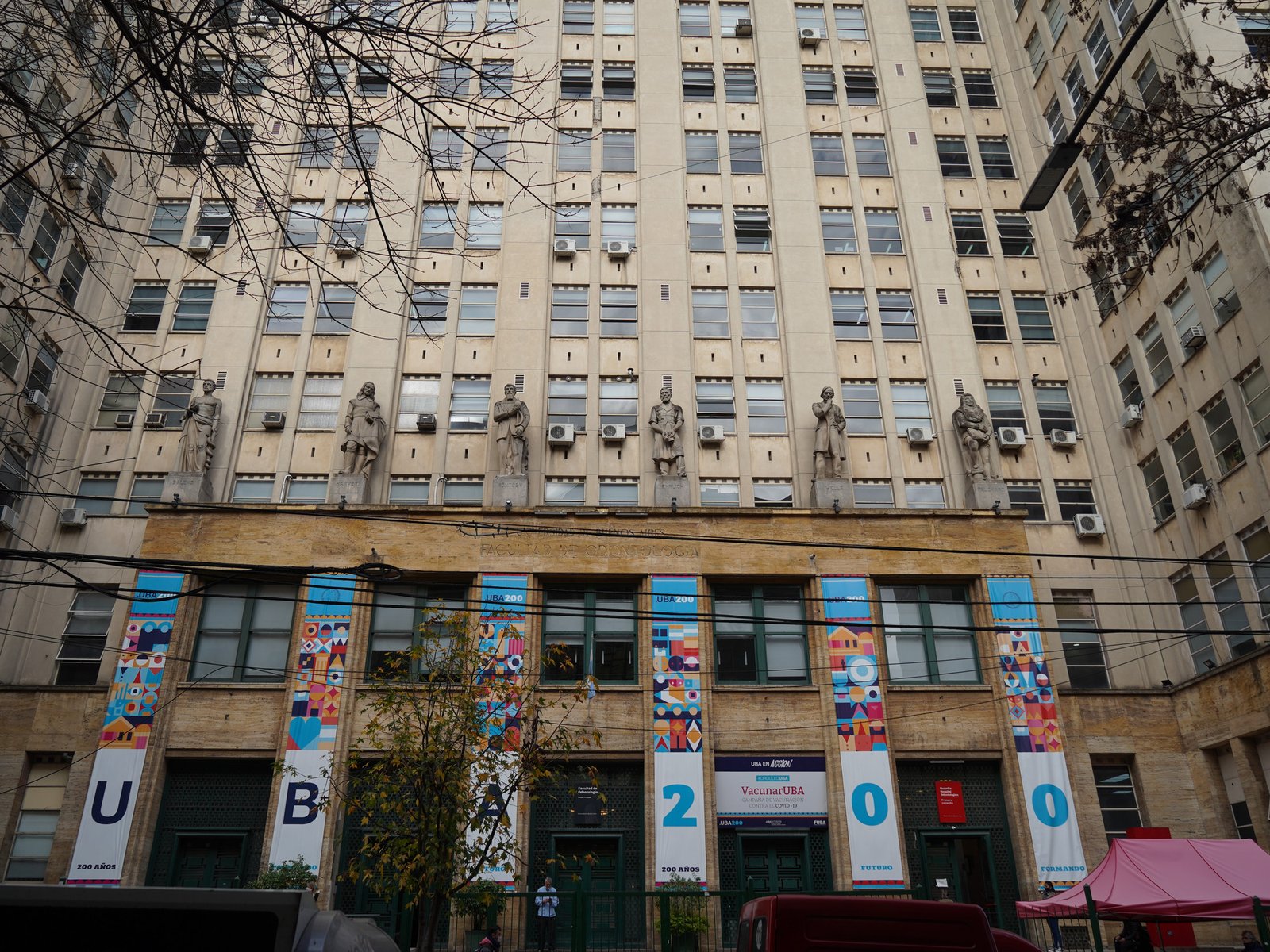 Qué cambia realmente para los médicos argentinos en el exterior tras el anuncio del Gobierno sobre sus títulos