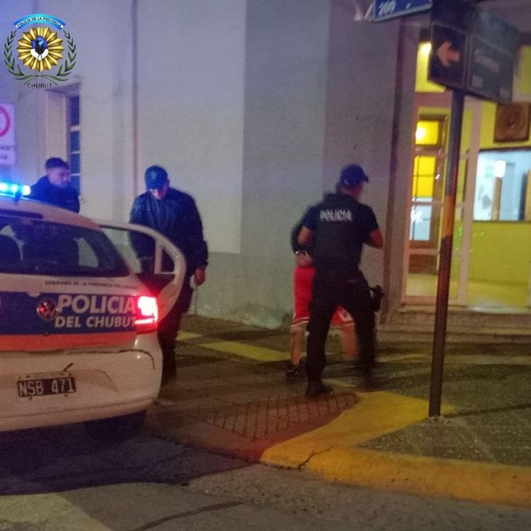Quiso robar una rueda de auxilio y fue aprehendido