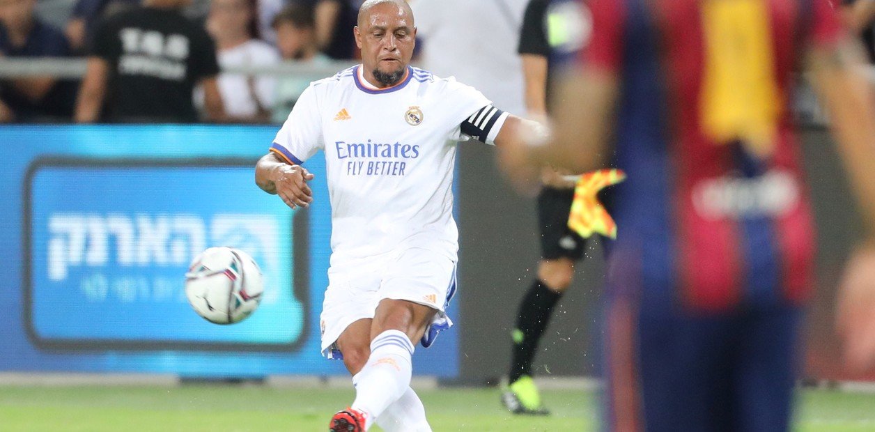 Roberto Carlos tuvo que aclarar que no está viviendo en la pensión del Real Madrid, tras separarse de su esposa