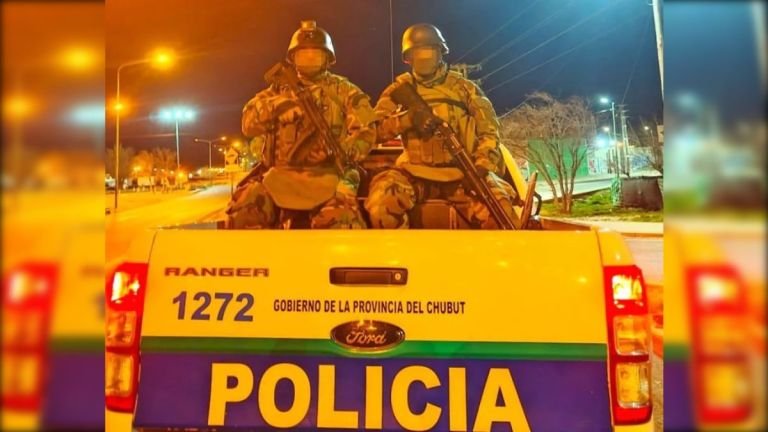 Tiros, piedras y otros proyectiles en enfrentamiento entre marginales tras allanamientos policiales en barrio de Trelew