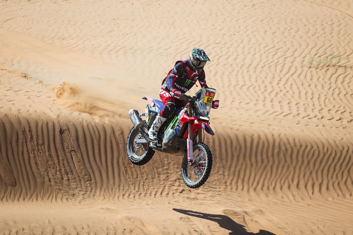 Tosha Schareina cede la victoria a propósito en la etapa maratón del Dakar | Deportes