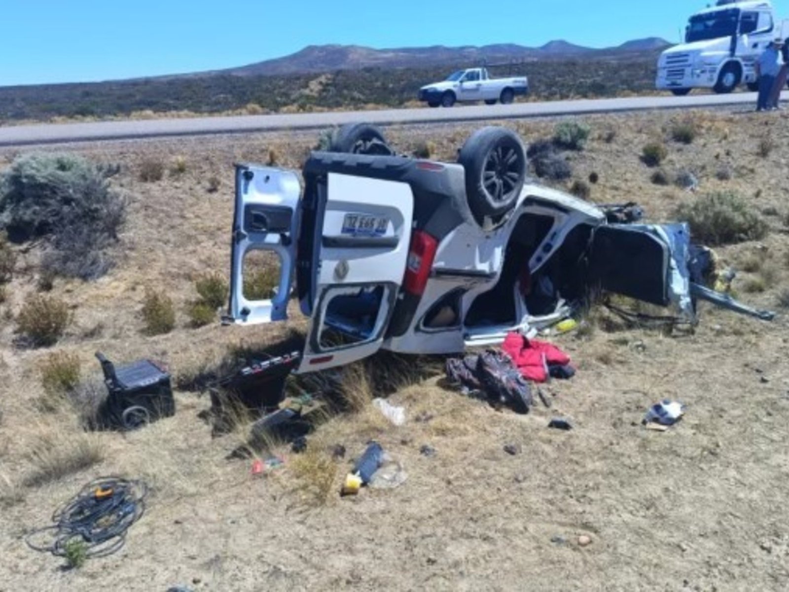 Un empresario que era buscado desde el año pasado protagonizó un impresionante accidente y escapó caminando por la ruta