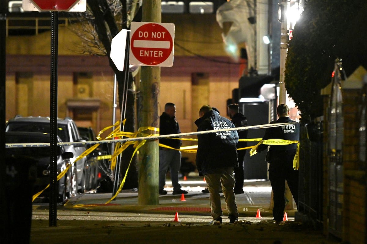 Un tiroteo afuera de un club nocturno en Nueva York deja una decena de heridos