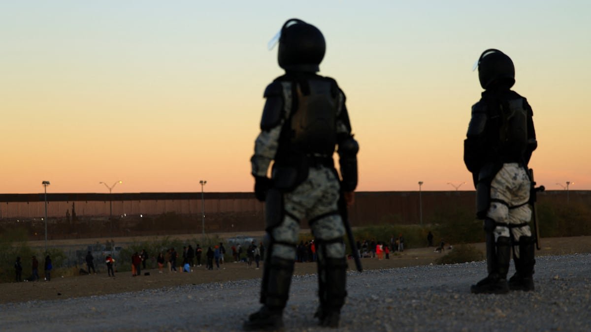 Una nueva ley entra en vigor para controlar el despilfarro de la seguridad en la frontera | Inmigración en Estados Unidos