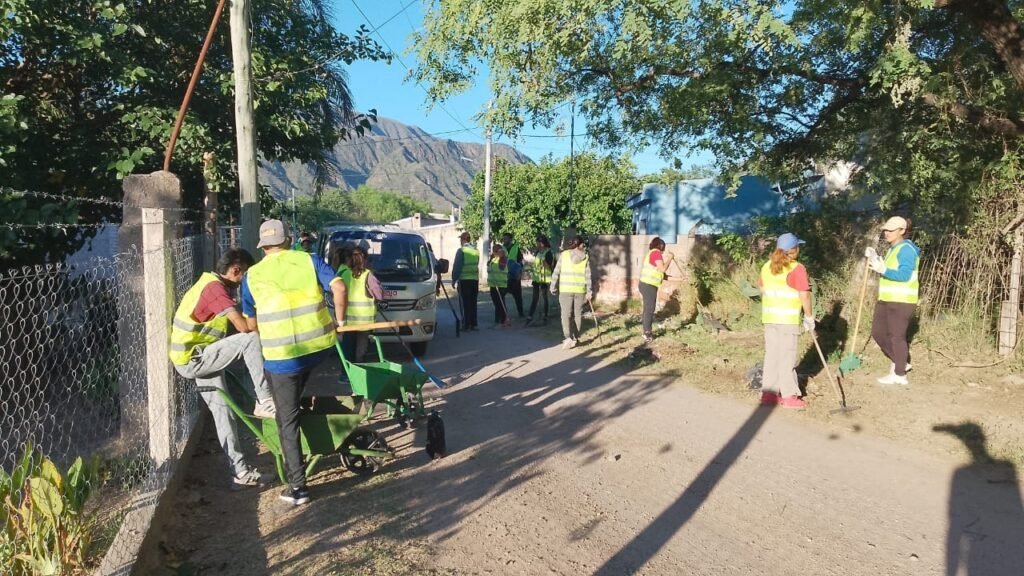 Importante operativo de bloqueo sanitario en barrios de la zona Oeste de Capital