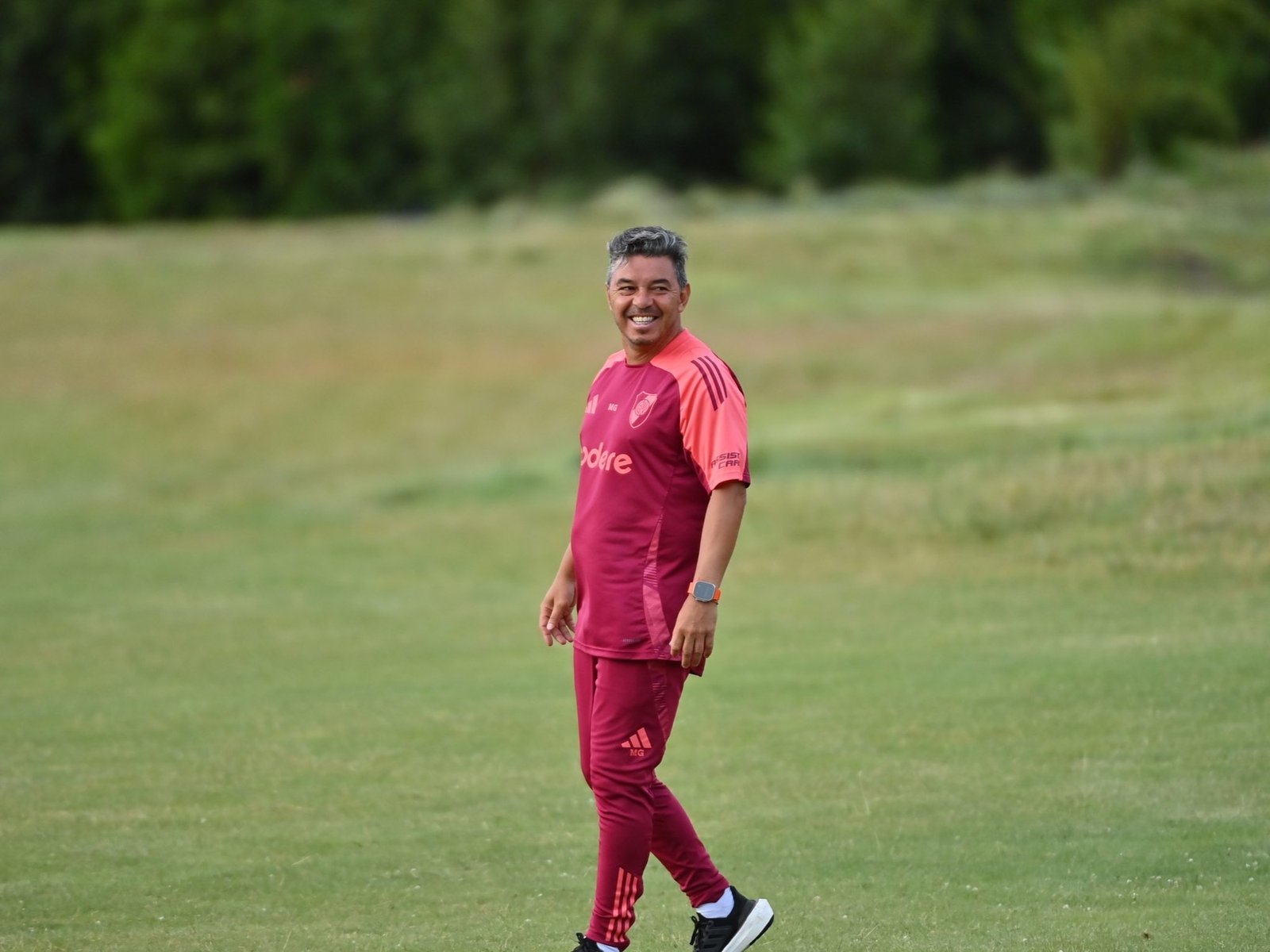 a la espera de Driussi, Montiel y Esquivel, Gallardo levantó el teléfono para seducir a un colombiano