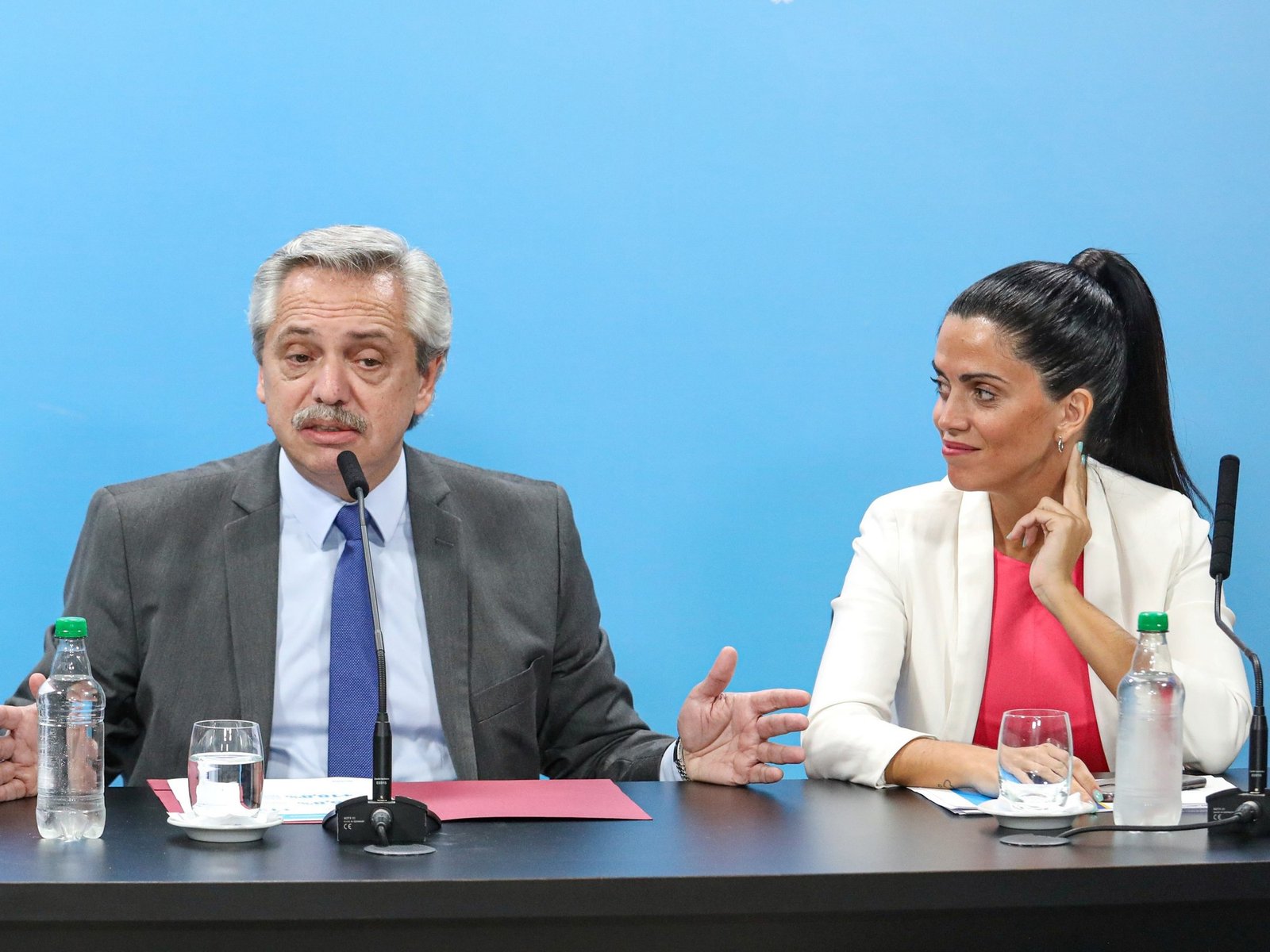 apuntan a los laboratorios por “cartelización”