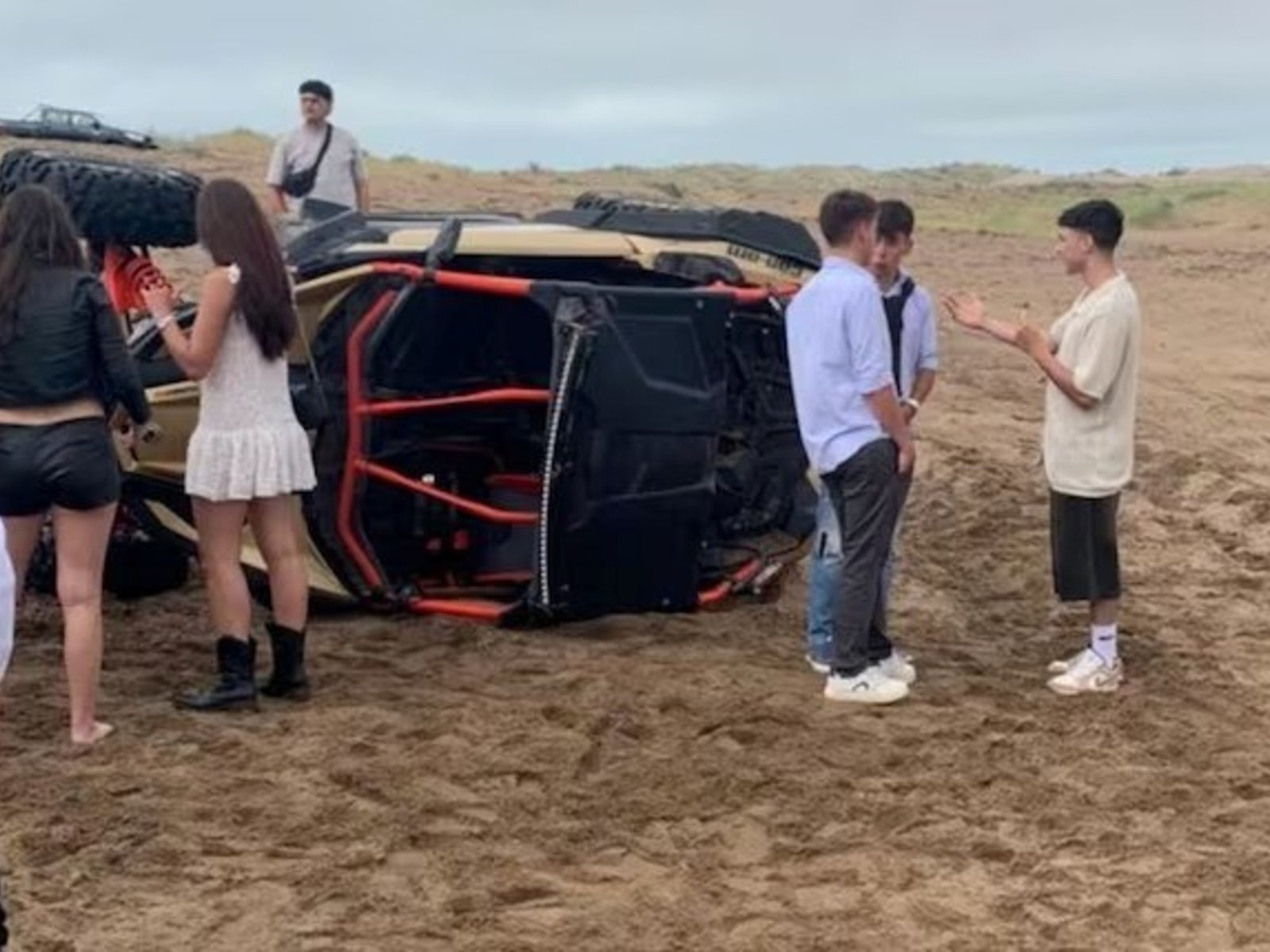 atropelló a tres personas luego de que le pidieran que bajara el volumen de la música