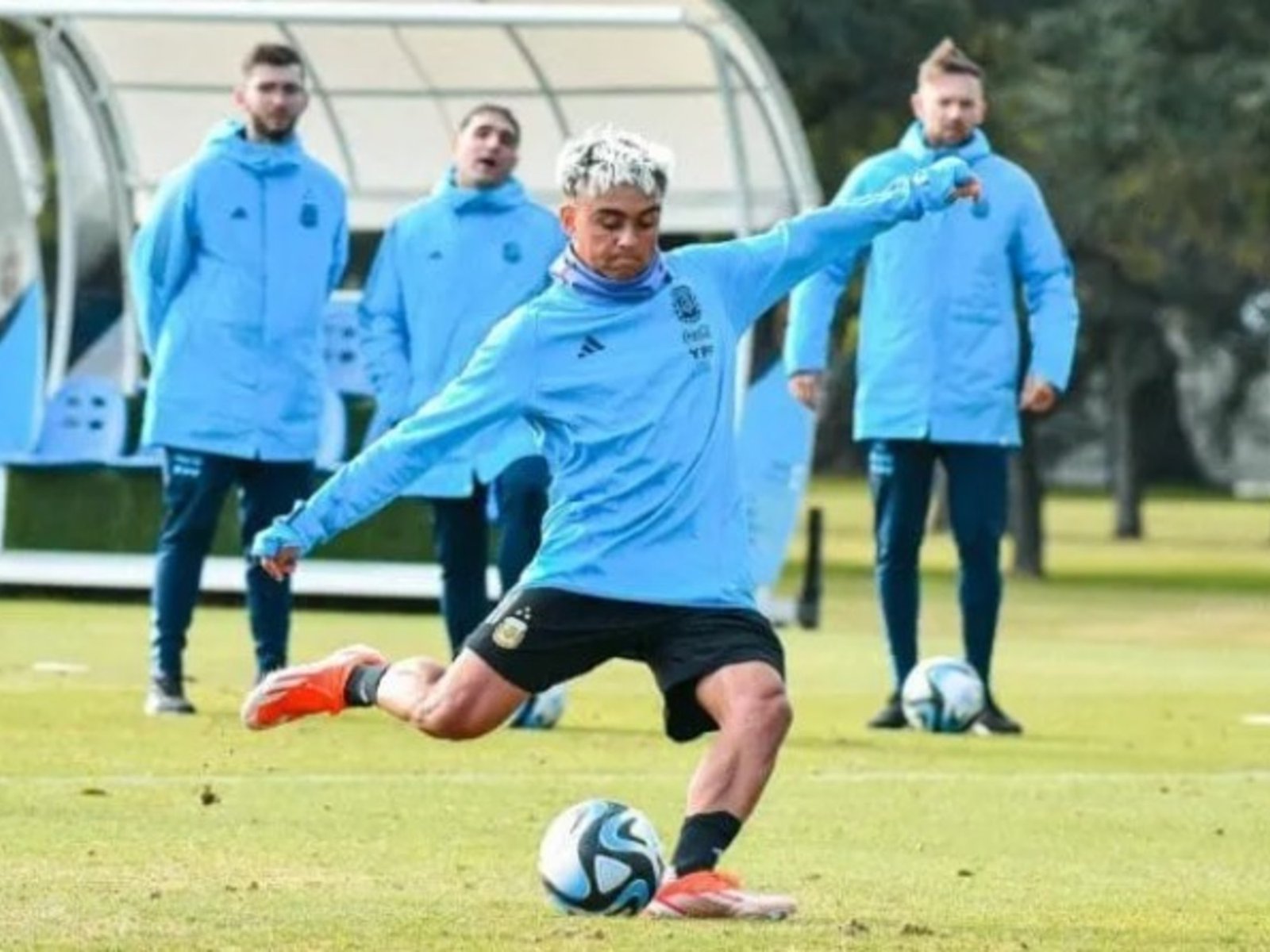 cinco juveniles de River, dos de Boca y un europibe