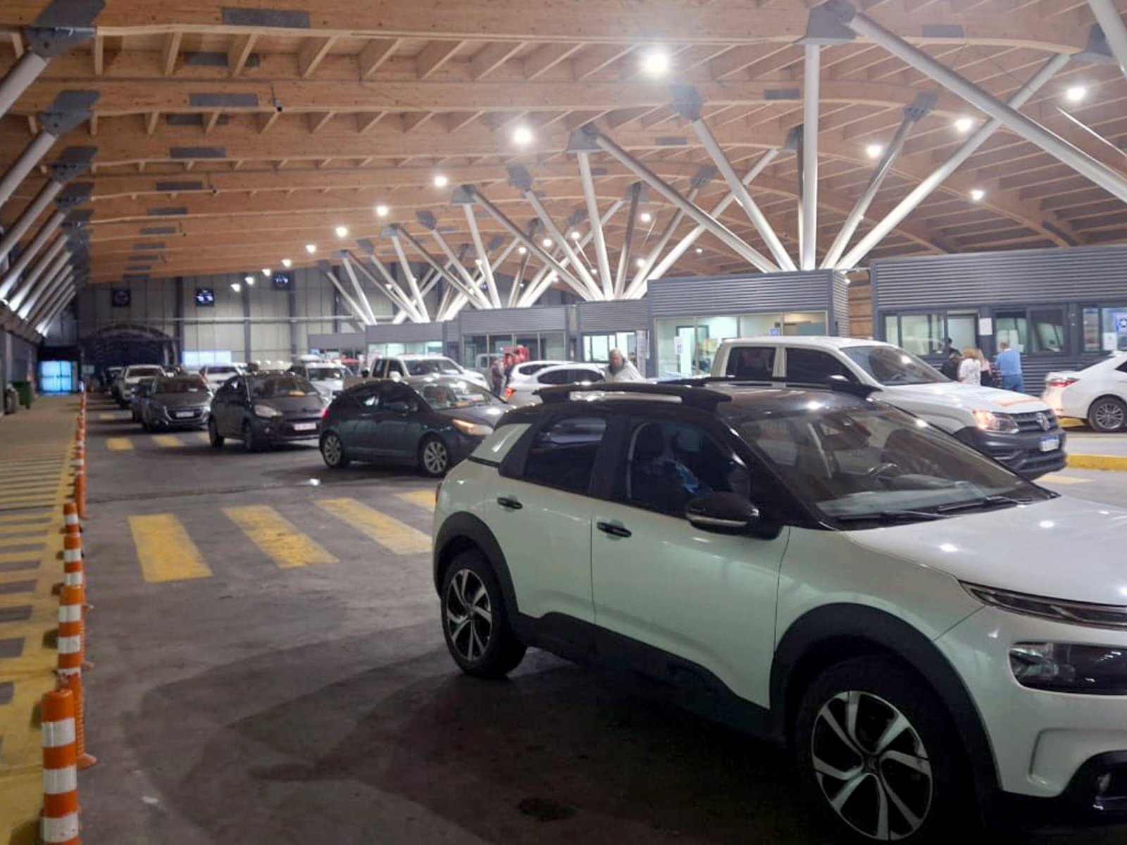 el Gobierno informó que se puede usar la patente provisoria para viajar en auto a todos los países limítrofes