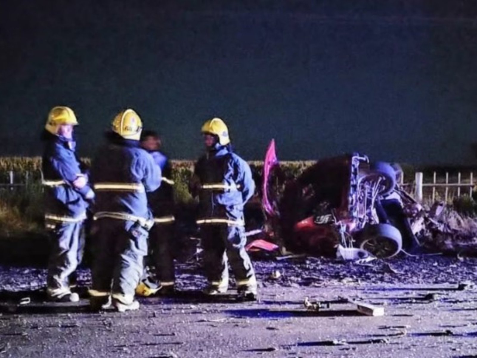 el auto en el que viajaban quedó partido a la mitad