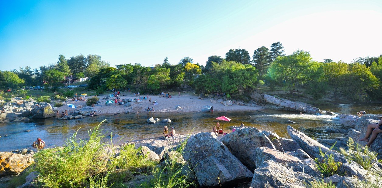 el hospital de Carlos Paz les cobrará la atención médica a los turistas