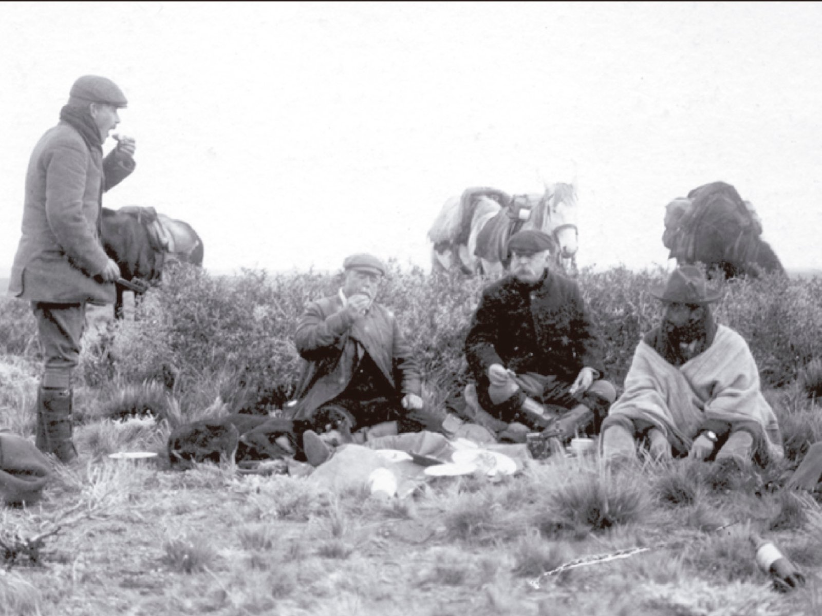 fotos inéditas revelan muertos, naufragios y sacrificios extremos para colocar hitos en el 1900