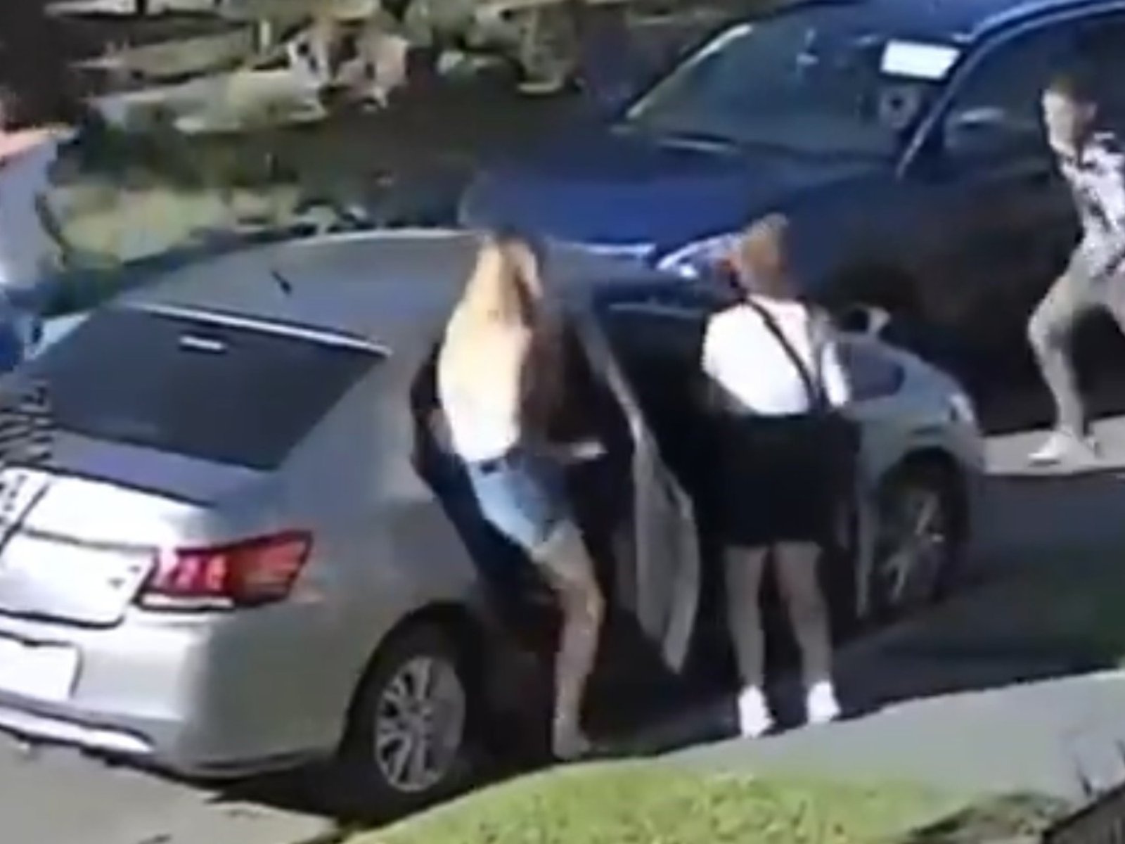 gritos desesperados y una joven arrastrada por la calle en otro violento robo en el GBA