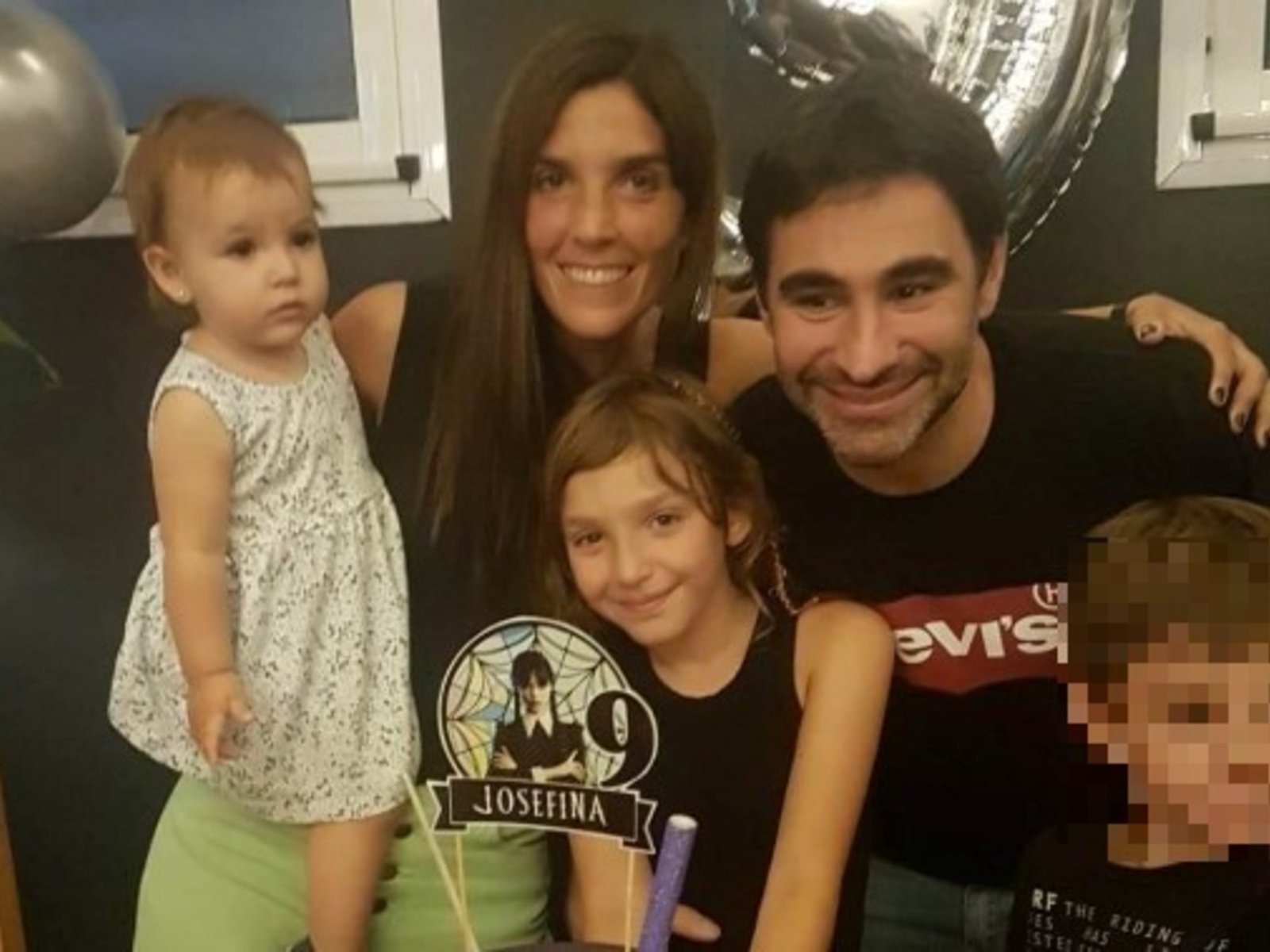 la bióloga, el abogado y los tres chicos que llenaban el corazón de la familia