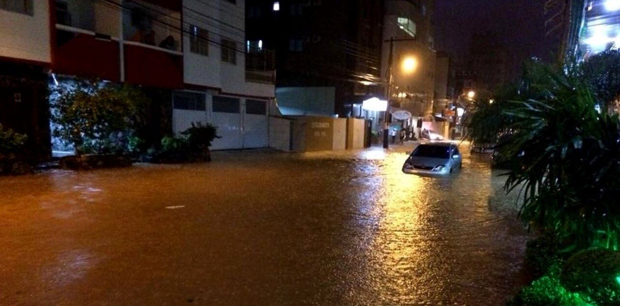 las lluvias provocan inundaciones en Camboriú y problemas en la transitada ruta BR 101