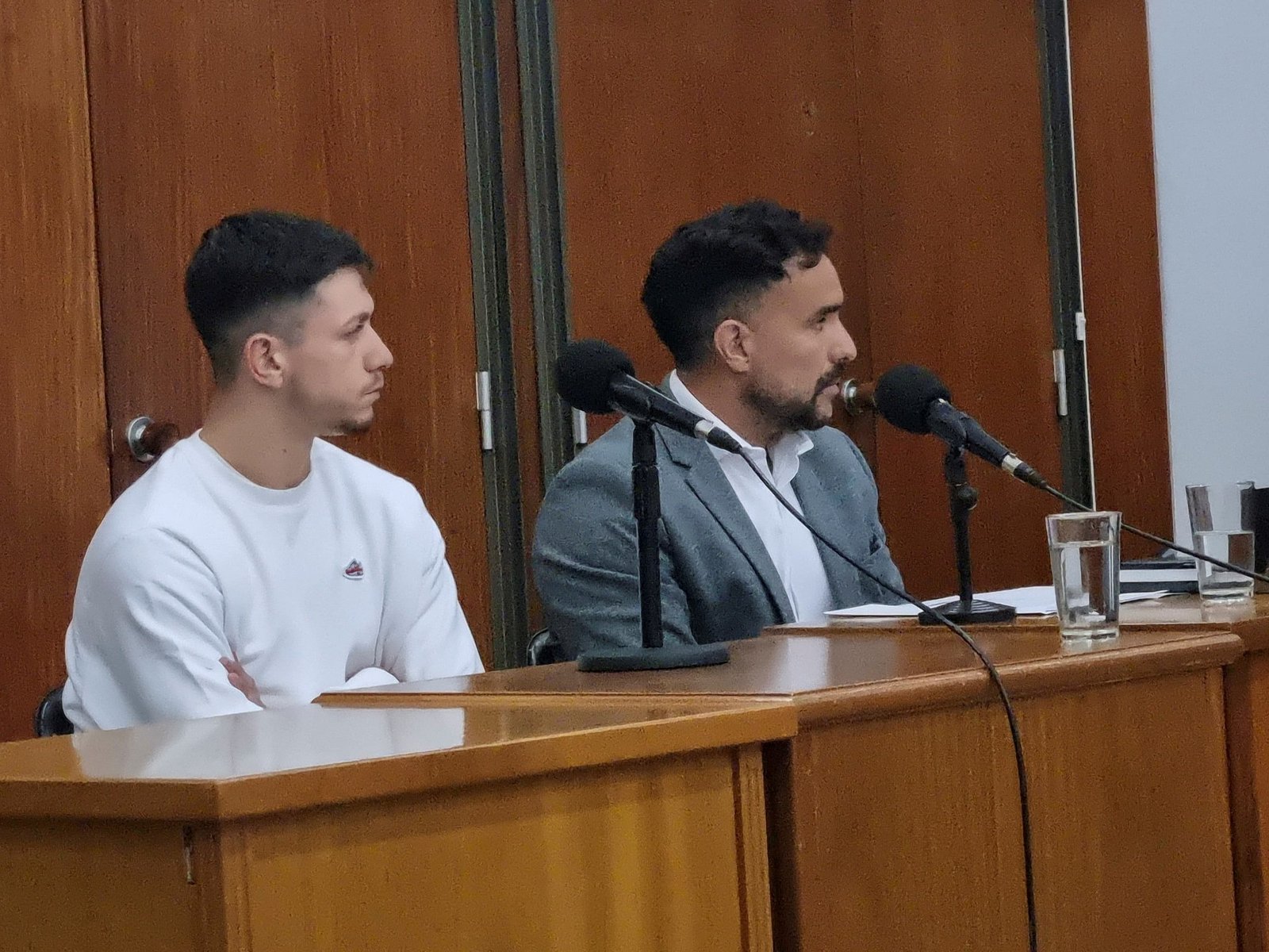 le prohíben manejar, pero puede salir del país