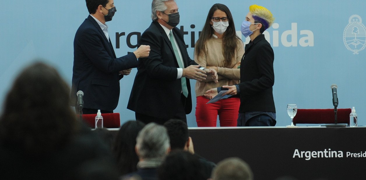 qué pasará con los que tienen documentos no binarios en Argentina