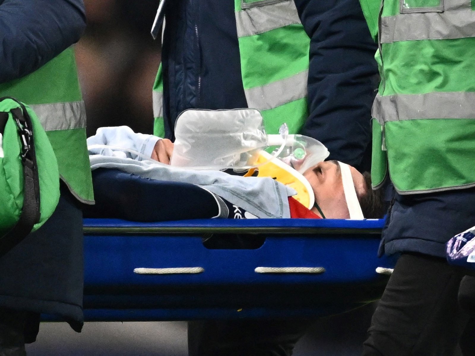 se desplomó tras una palomita y lo evacuaron con respirador