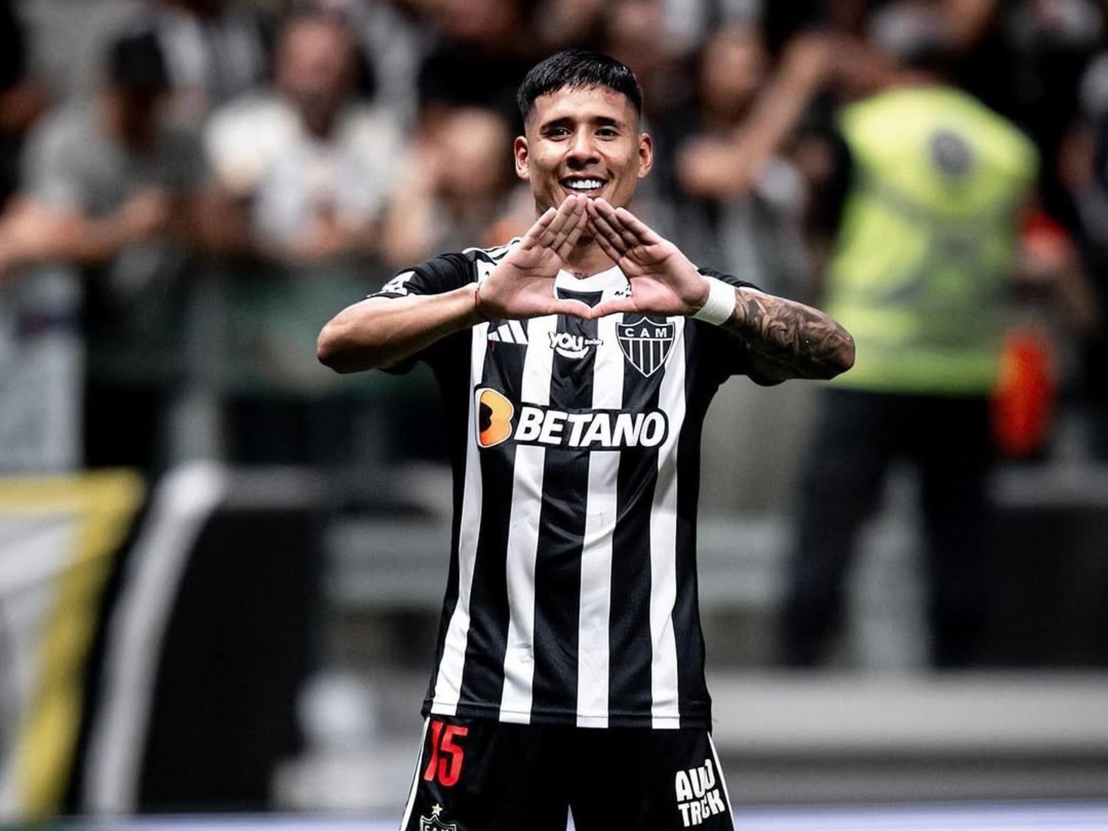 sus primeros pasos en Racing a los ocho, las dolorosas pérdidas y la promesa de la “vuelta a casa” cumplida