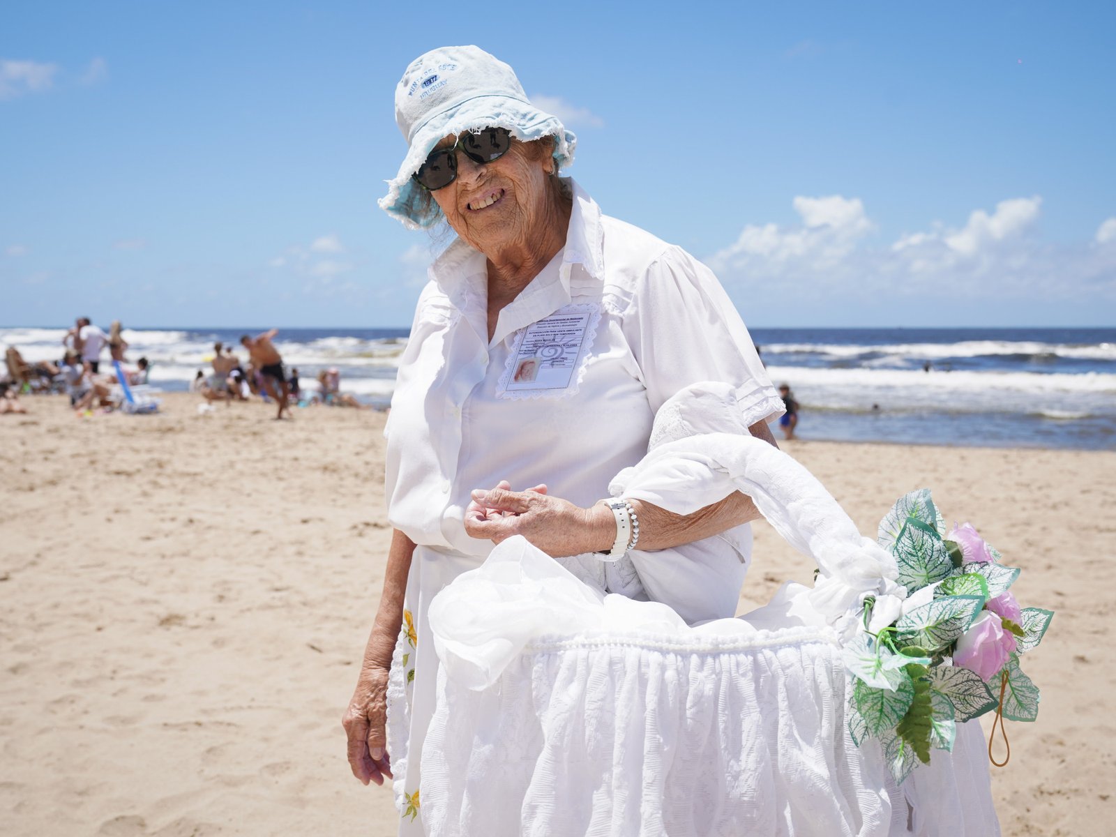 tiene 81 años y todos los días camina 6 kilómetros para vender sus empanadas