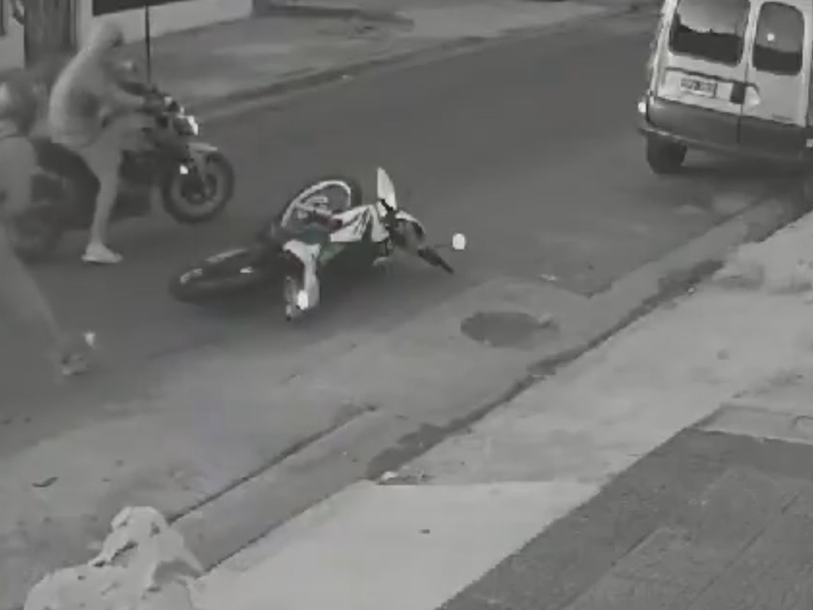 un joven fue baleado cuando iba a su trabajo, perdió dos órganos y pelea por su vida