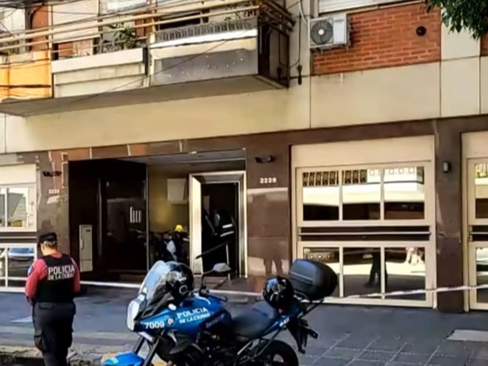 un oficial de la Federal mató a su tía, intentó escapar y lo detuvieron los vecinos