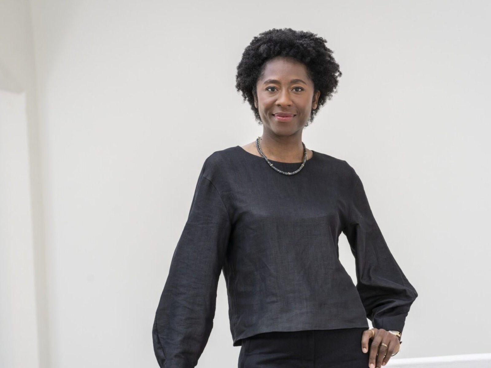 una curadora estadounidense toma el timón en la atribulada documenta